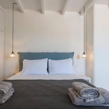 Klar, On The Outskirts Of , Paros Nausa