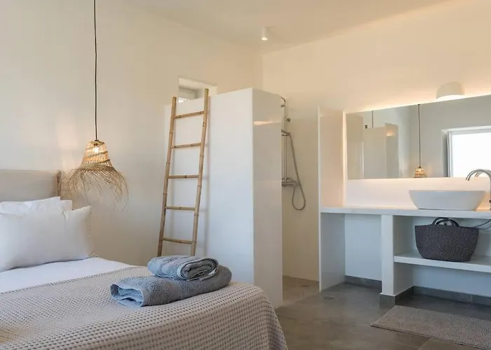 Klar, On The Outskirts Of , Paros * Nausa