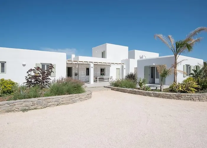 Klar, On The Outskirts Of , Paros Vila Nausa