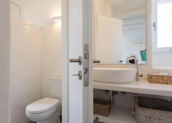 Klar, On The Outskirts Of , Paros Vila