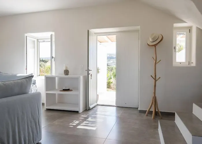 Klar, On The Outskirts Of , Paros Nausa