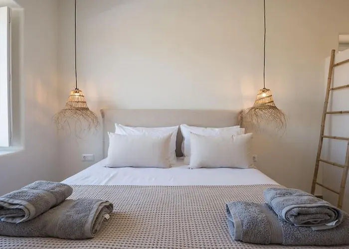 Klar, On The Outskirts Of , Paros Vila Nausa