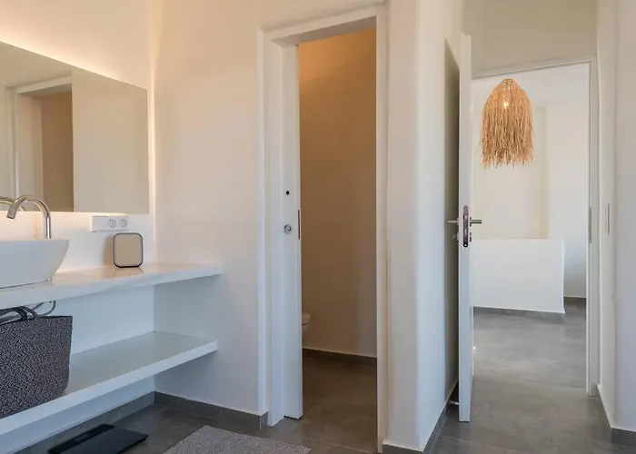 Klar, On The Outskirts Of , Paros Vila Nausa