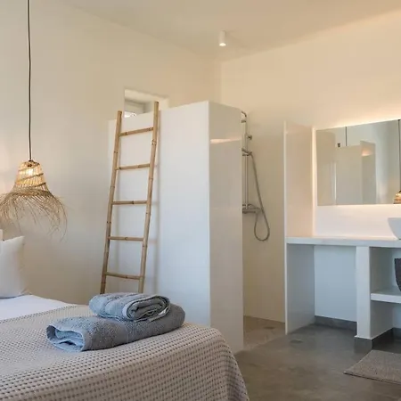 Klar, On The Outskirts Of , Paros * Naousa (Paros)