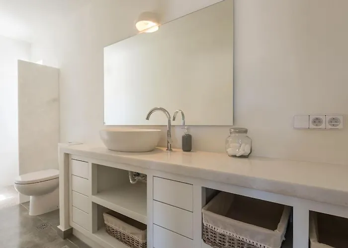 Klar, On The Outskirts Of , Paros * ナウサ